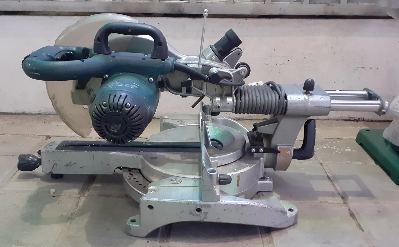 اره فارسی بر کشویی دو زاویه ۱۹۰۰ وات تیغه ۲۵ مولر آلمان مدل muller MU8008 استوک