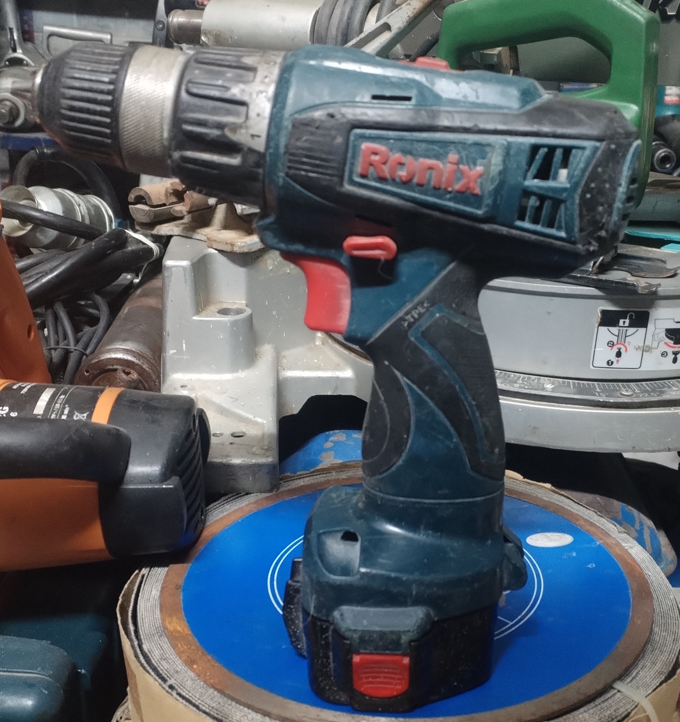دریل پیچ گوشتی شارژی اتومات ترکمتردار 12 ولت صنعتی رونیکس مدل Ronix 8412 استوک