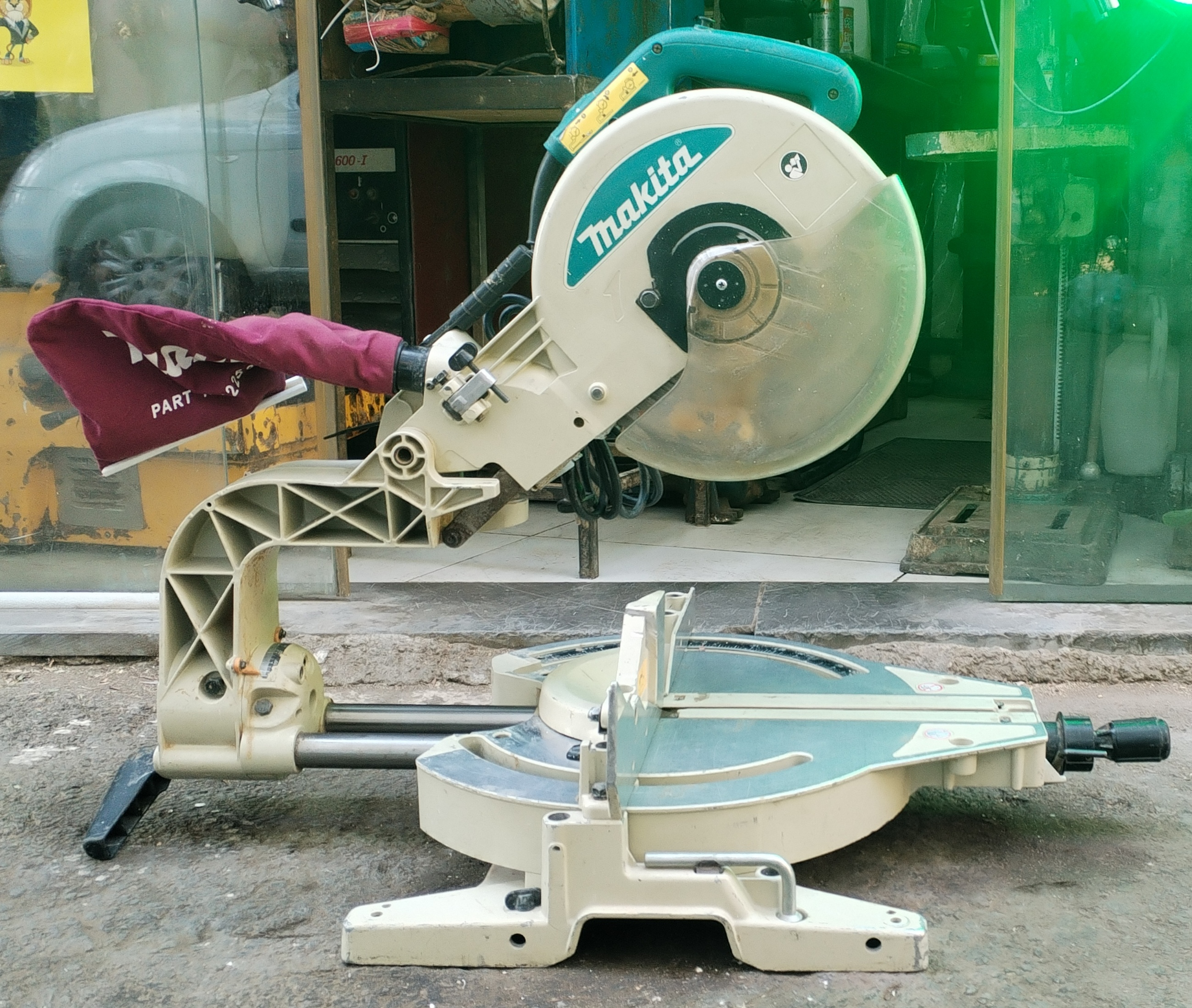 فارسی بر کشویی دو ریل دو زاویه تیغه 30 ماکیتا ژاپن اصلی پلاک قرمز همراه تیغه اصل مدل MAKITA LS1214 در حد نو
