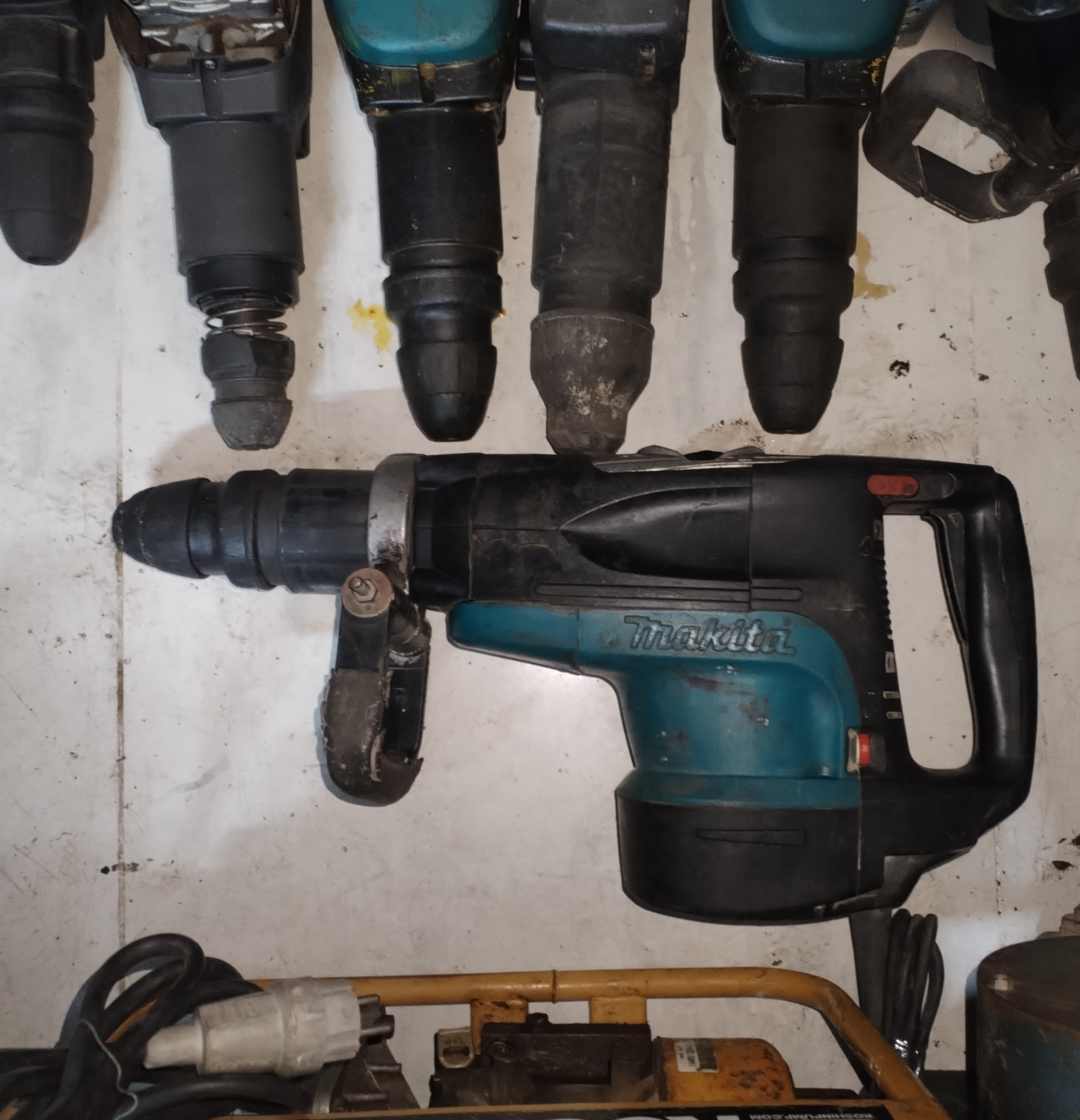 دریل بتن کن ۱۱ کیلویی ۲ حالته ۵ شیار ماکیتا ژاپن اصلی مدل Makita HR5201C استوک