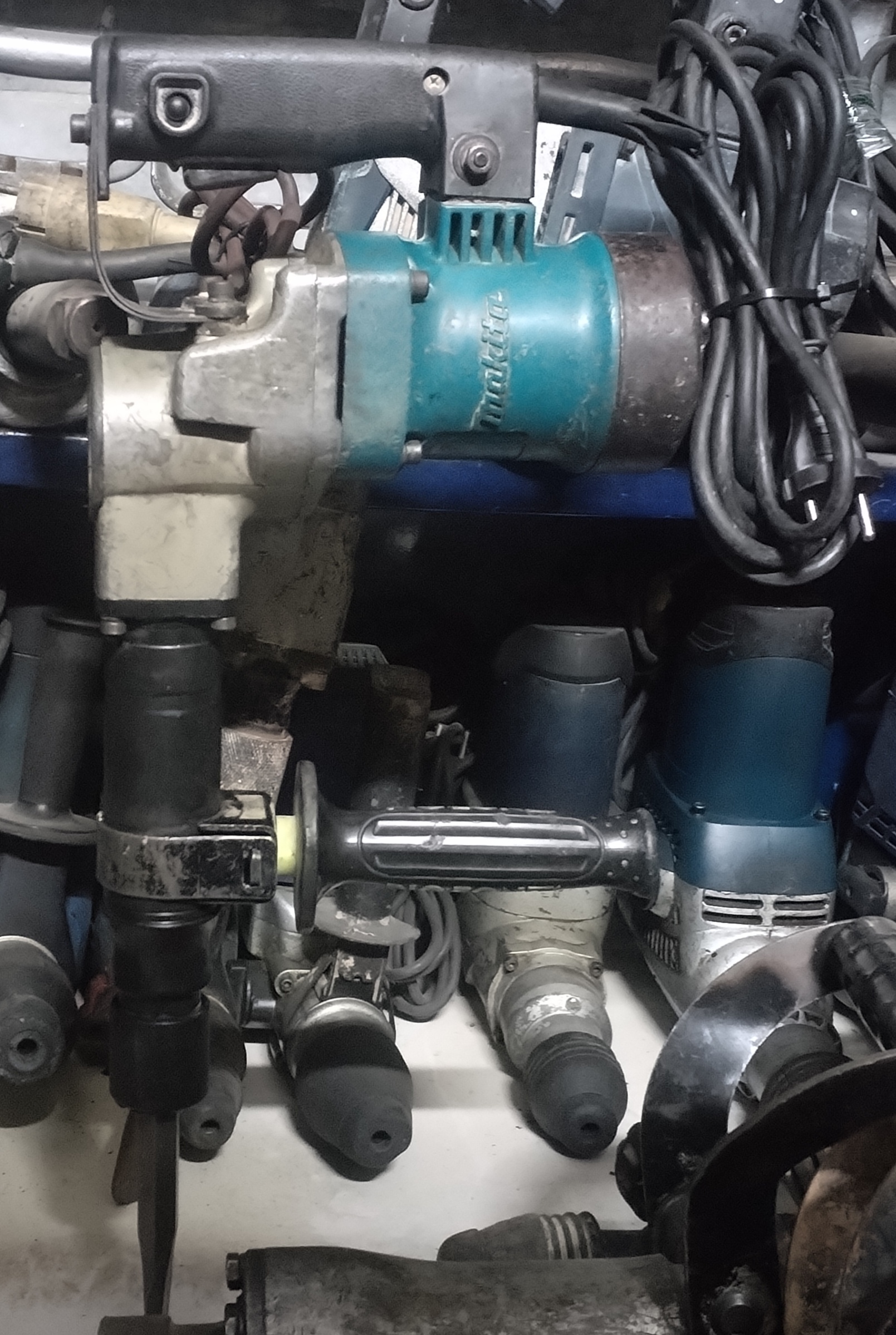 چکش تخریب 7 کیلوگرمی ماکیتا ژاپن اصلی مدل Makita HM0810 استوک