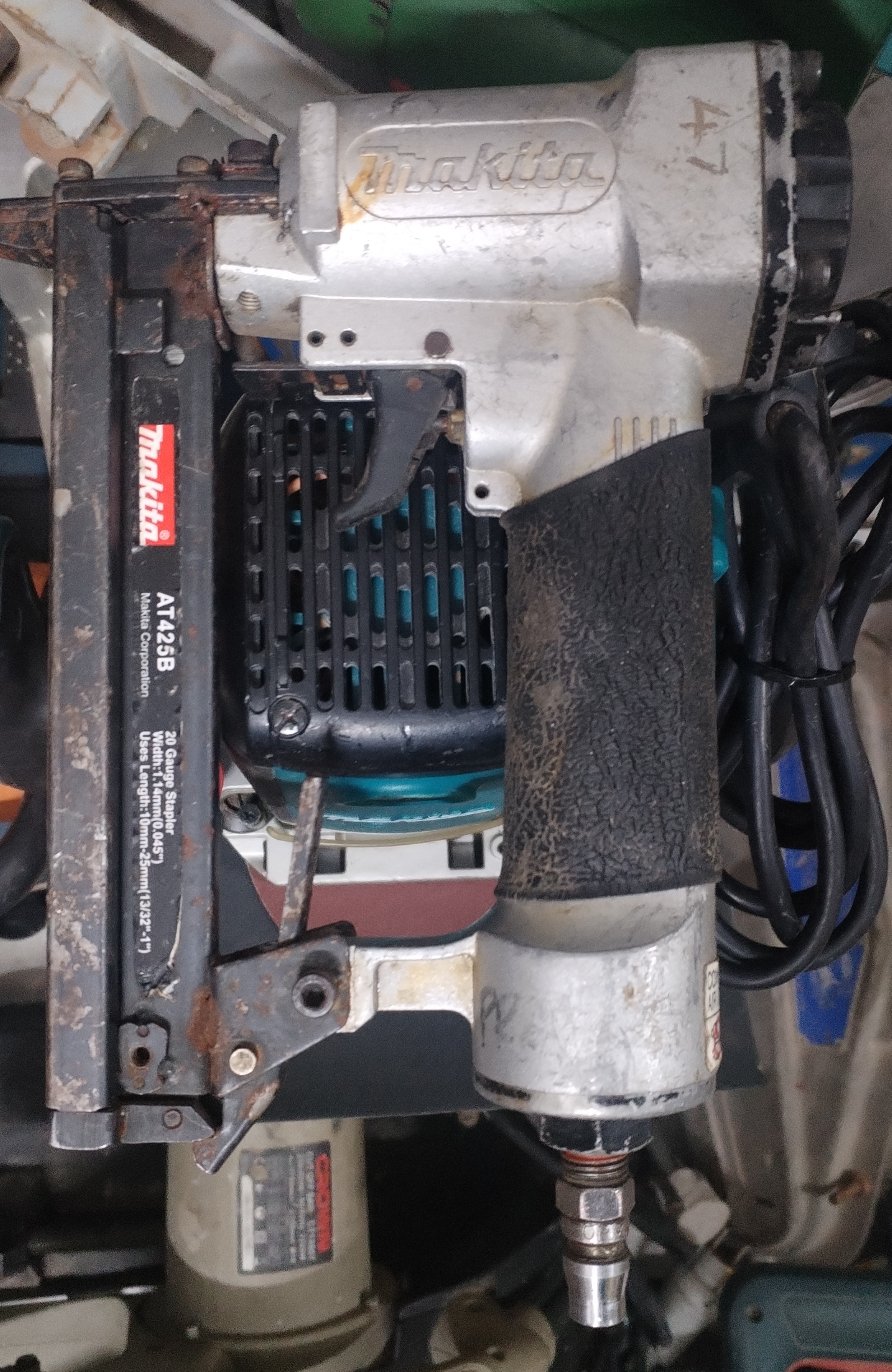 منگنه کوب بادی ماکیتا ژاپن اصلی مدل Makita AT425B استوک