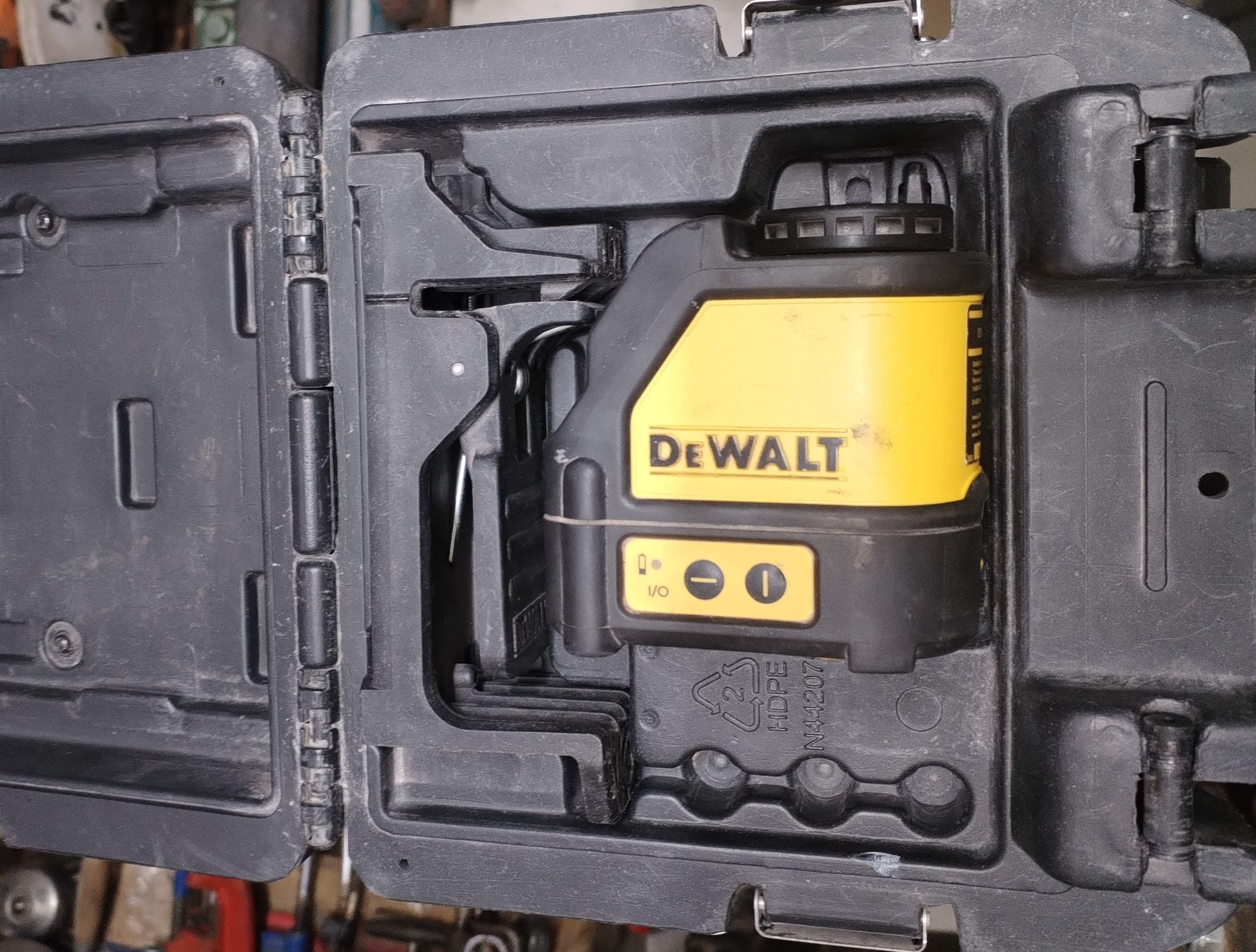 تراز لیزری تیپ 1 دو خط نور قرمز دیوالت آلمان اصلی مدل Dewalt DW088 استوک