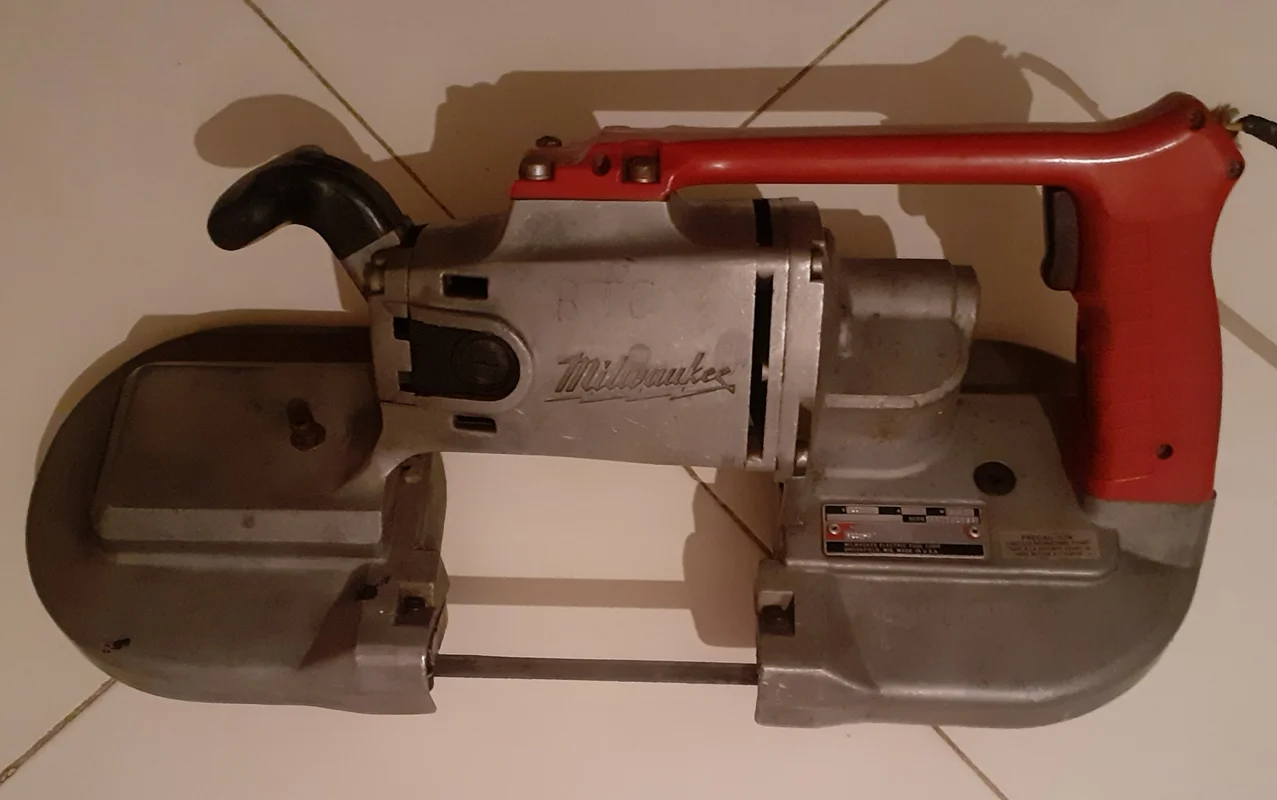 اره نواری پرتابل ۱۳۰ میلی متر یا ۷ اینچ میلواکی آمریکا اصلی مدل Milwaukee 6228-4 استوک