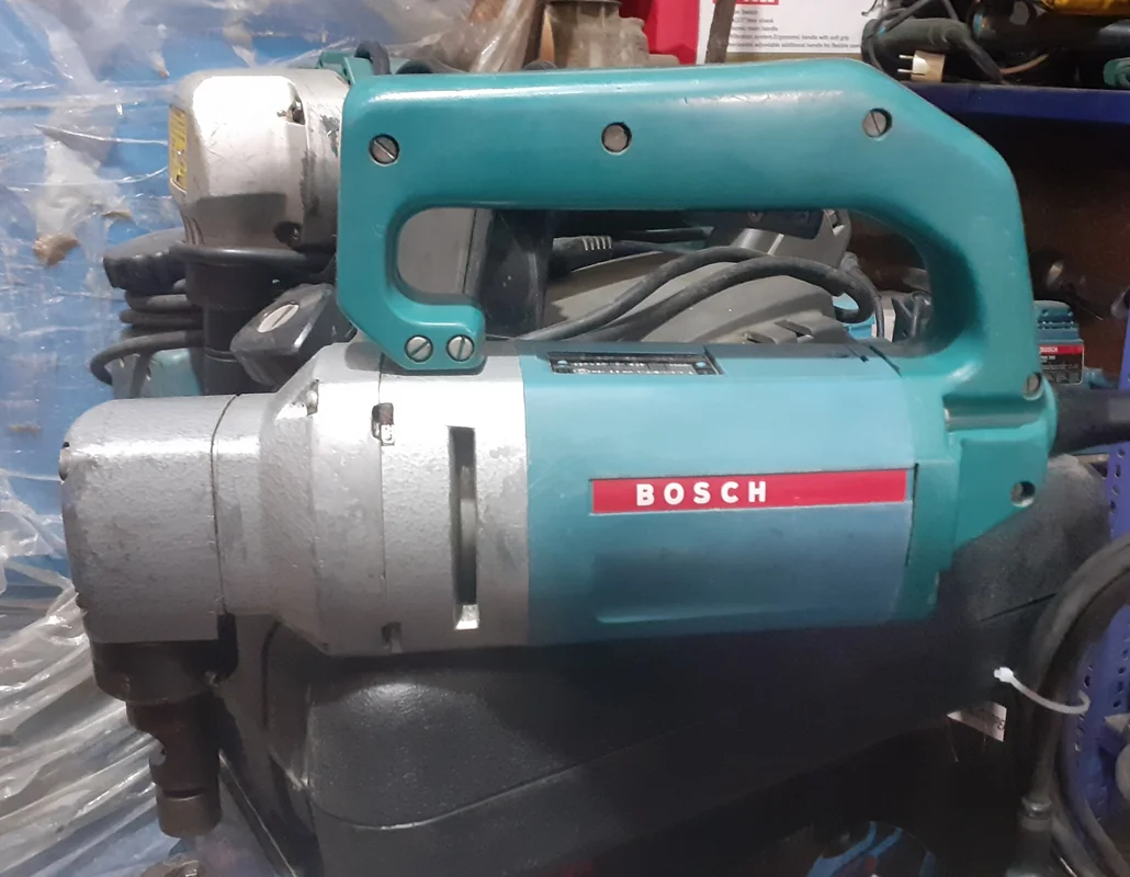 قیچی ورق بر نیبلر لبه بر ۲/۵ میلیمتری برقی بوش آلمان اصلی مدل BOSCH 082 در حد نو