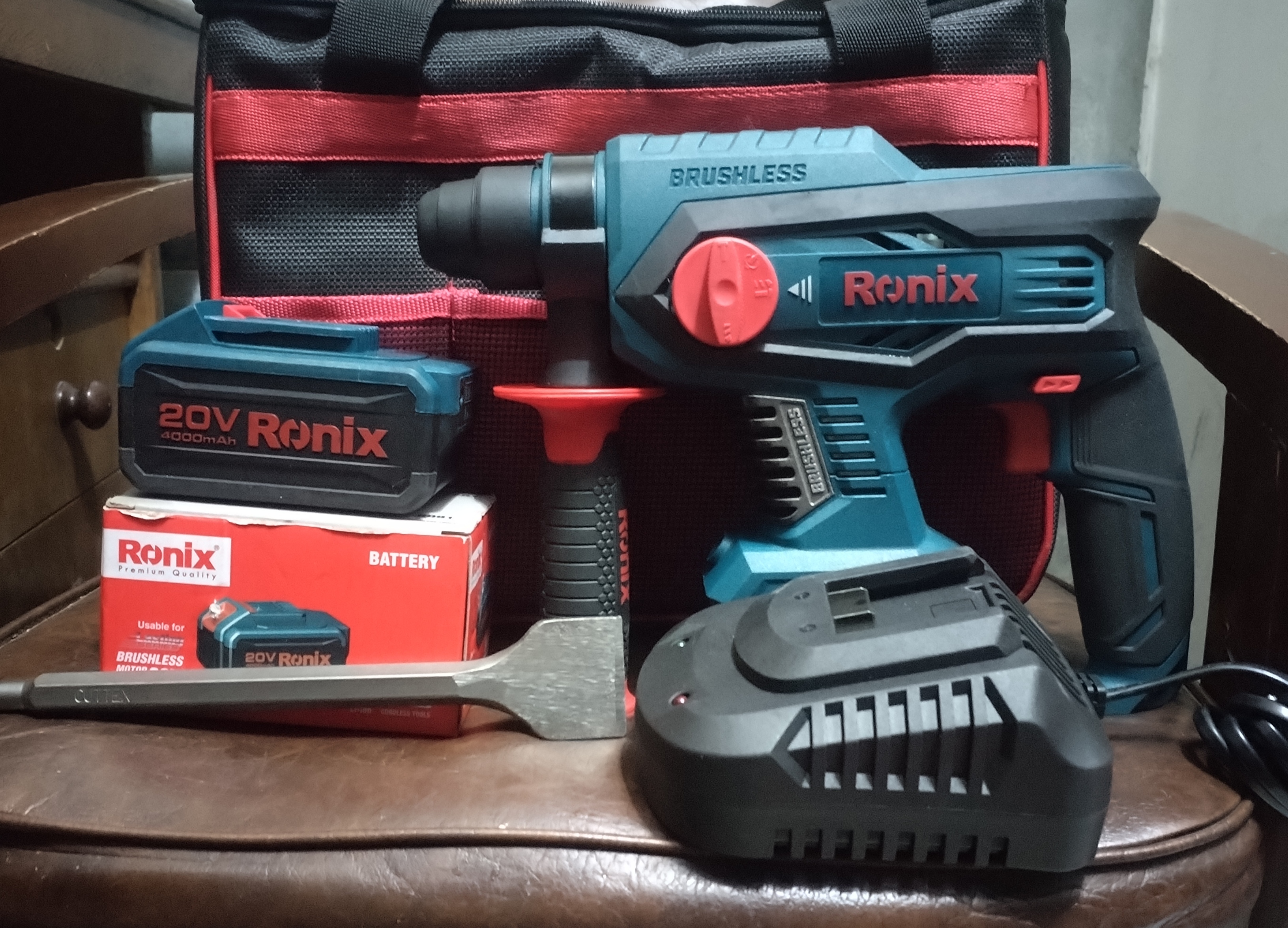 دریل بتن کن شارژی دو باطری براشلس 20 ولت رونیکس 3 حالته 4 شیار مدل RONIX 8910