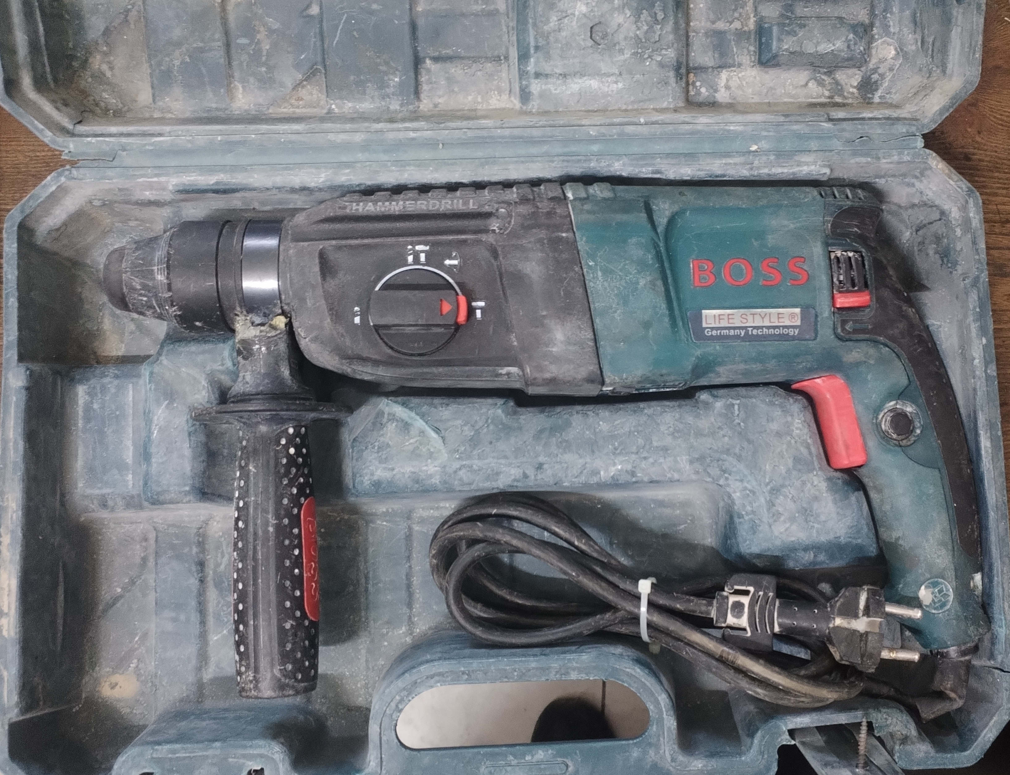 دریل بتن کن 3 کیلوگرمی 3 کاره 4 شیار 26 میلی متری باس مدل BOSS BS-26SRE استوک