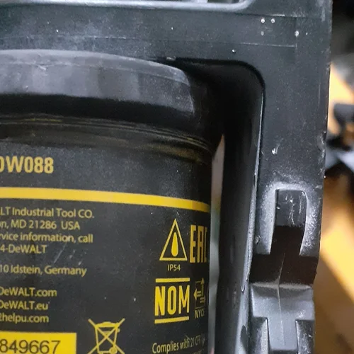 تراز لیزری تیپ ۲ دو خط نور قرمز دیوالت آلمان اصلی مدل DeWALT DW088 استوک