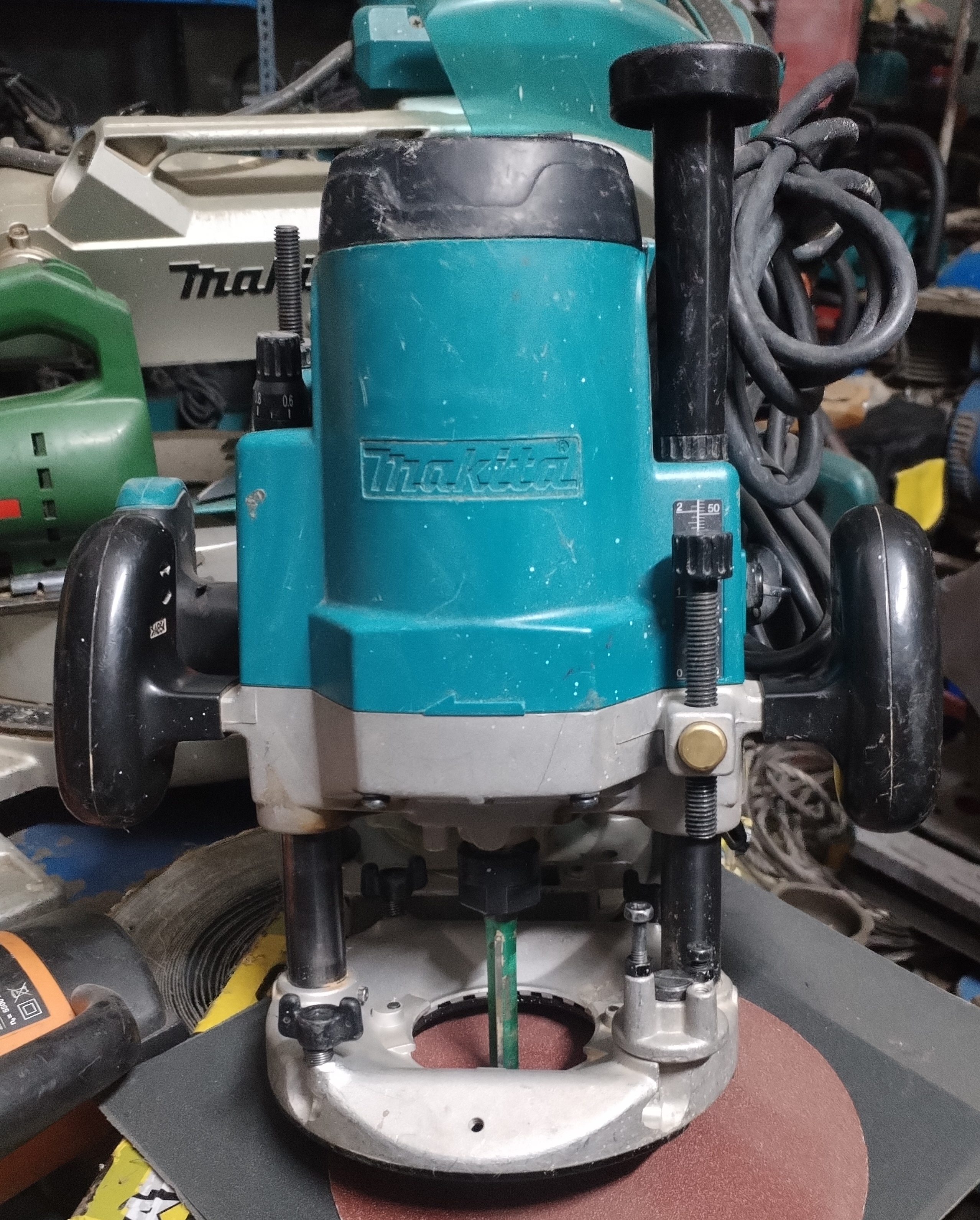 اور فرز نجاری 1650 وات 22000 دور ماکیتا ژاپن اصلی همراه تیغه اصل مدل Makita MRP100 استوک