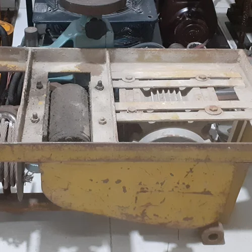 وینچ بالابر برقی سیم بکسلی تکفاز ۷۰۰ کیلوگرمی همراه دینام ۳ اسب و شاسی و چرخ استوک