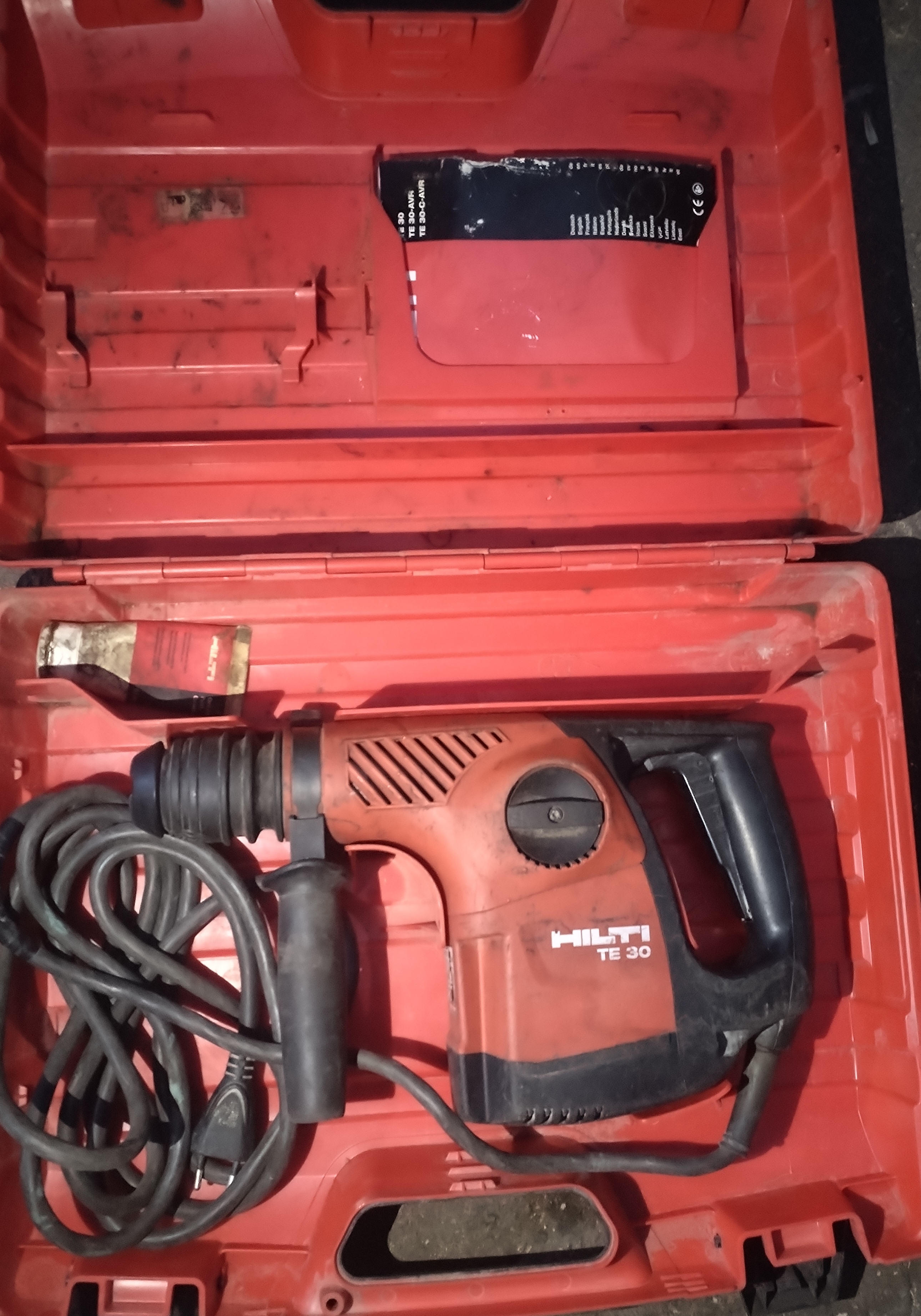 دریل بتن کن 2 حالته 5 کیلوگرمی 4 شیار چپ گرد راست گرد هیلتی لیختن اشتاین اصلی مدل HILTI TE30 استوک