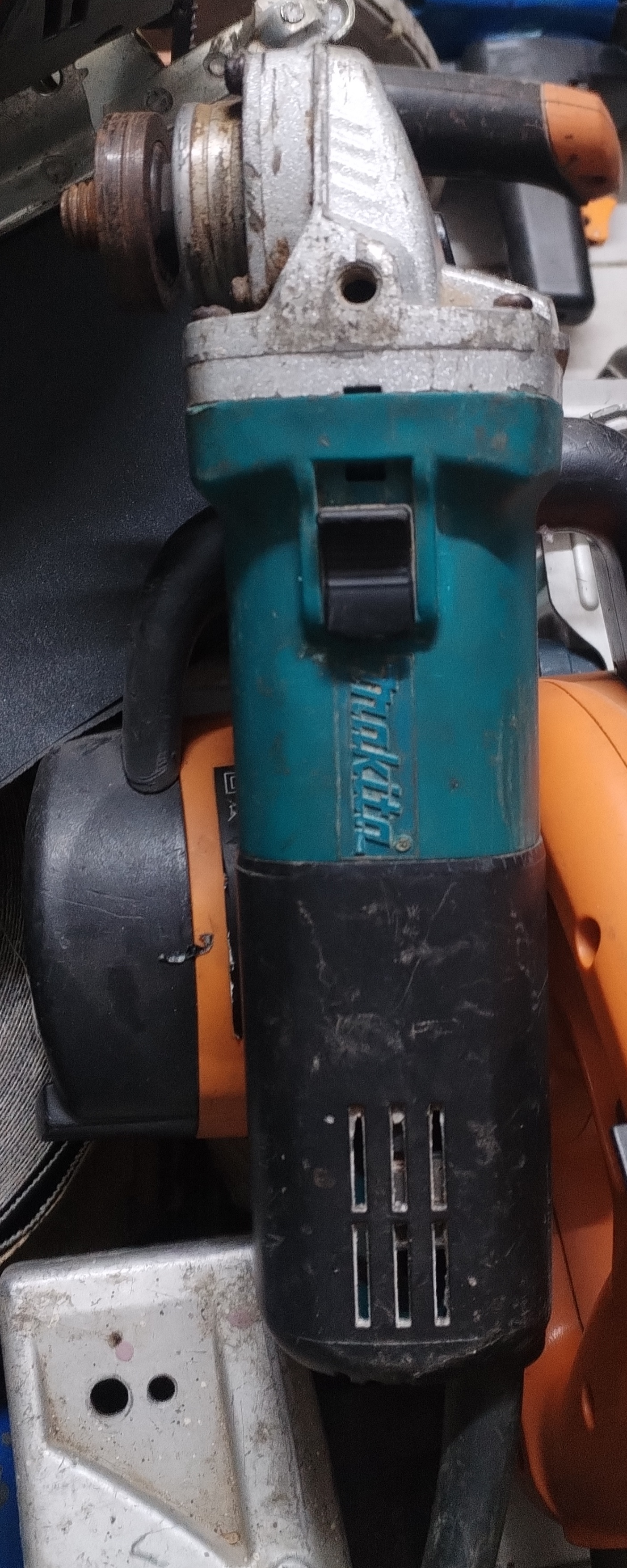 مینی فرز 840 وات ماکیتا ژاپن اصلی مدل MAKITA 9555HN استوک