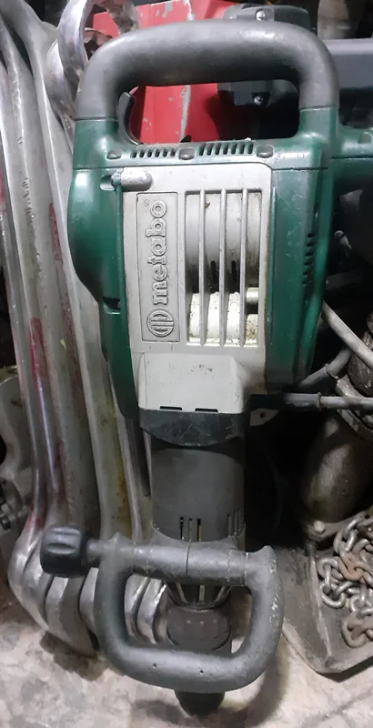 چکش تخریب ۱۵ کیلویی گیریسی دیمر دار ۱۵۰۰ وات متابو آلمان اصلی مدل metabo MHE95 استوک